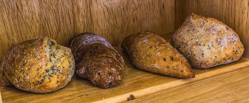 4 breads in a special bread box