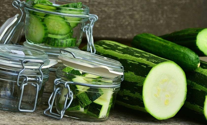 Sliced ​​zucchini and jarred zucchini can be part of the process for best way to freeze zucchini